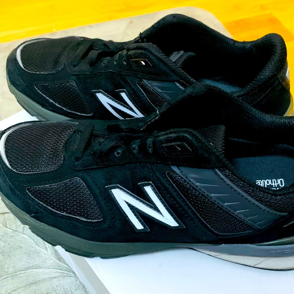 Women’s New Balance 990 v5 Size 9.5D